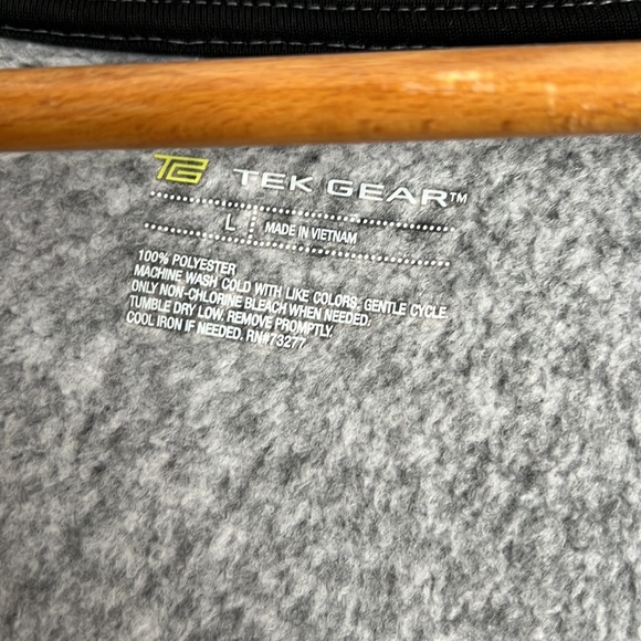 Tek Gear zip up hoodie w front pockets - perfect condition - Picture 10 of 10